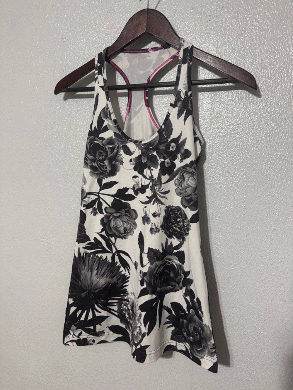 Lululemon Brisk Bloom Black White Cool Racerback Athletic Yoga Tank Top